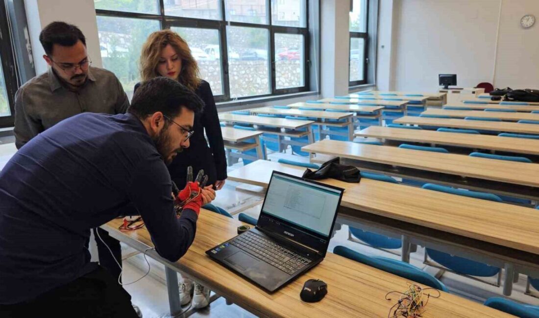Zonguldaklı mühendislik öğrencileri, işitme ve konuşma engelli bireyler için "Elitişim"