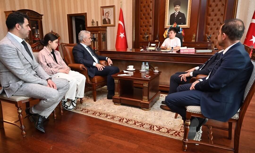 Vali Makas, makamını öğrencilere devretti Kırıkkale Valisi Mehmet Makas,