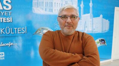 Doç. Dr. Sefer Darıcı, yapay zeka ile oluşturulan sahte eski