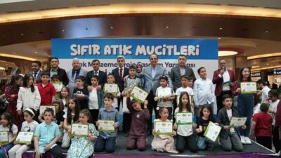 Yeşilyurt Belediyesi'nin düzenlediği "Sıfır Atık Buluşçuları" yarışmasında gençler, çevre dostu