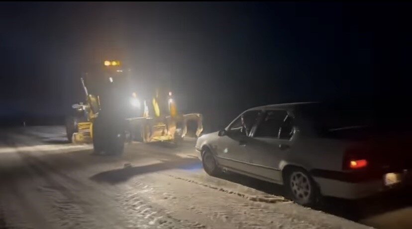 Yozgat'ta beklenmedik şekilde yağan kar sonrası İl Özel İdare ekipleri,