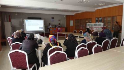 Yozgat'ta 'Sağlıklı Hayat Akademisi' mezunları katılım belgelerini aldı. Sağlık Bakanlığı'nın