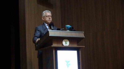 Yozgat Belediye Başkanı Kazım Arslan, ‘Yozgat Kart’ı vatandaşlara tanıttı. &nbsp;