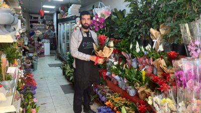 Yerköy’de Anneler Günü öncesi çiçekçilerde hareketlilik başladı. Moda Çiçekçilik işletmecisi