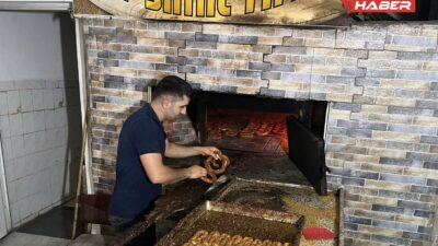 Yerköy’de faaliyet gösteren Nar Simit, 25 yıldır meşe odununda pişirdiği