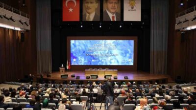 AK Parti Genel Başkan Yardımcısı Fatma Betül Sayan Kaya, ana