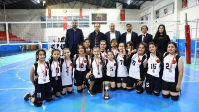 Çorum'da düzenlenen Küçükler Voleybol Turnuvası'na ilk kez katılan Alaca Belediyespor