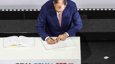 Almanya'da yeni hükümet kuruldu. CDU, CSU ve SPD liderleri 144