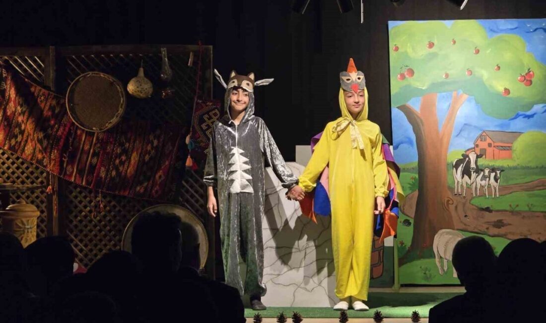 Yozgat'ta Yeni Çeltek İlkokulu öğrencileri ve öğretmenleri Anadolu masallarını tiyatroya