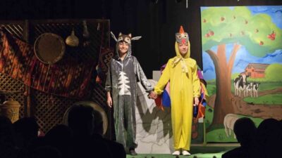 Yozgat'ta Yeni Çeltek İlkokulu öğrencileri ve öğretmenleri Anadolu masallarını tiyatroya