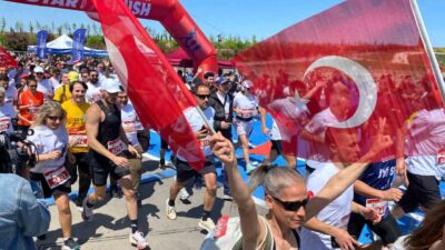 Ankara'da 19 Mayıs coşkusu yarı maraton ve halk koşusuyla yaşandı.