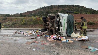 Ankara'da Nallıhan Belediyesi'ne ait kamyonun devrilmesi sonucu bir işçi hayatını