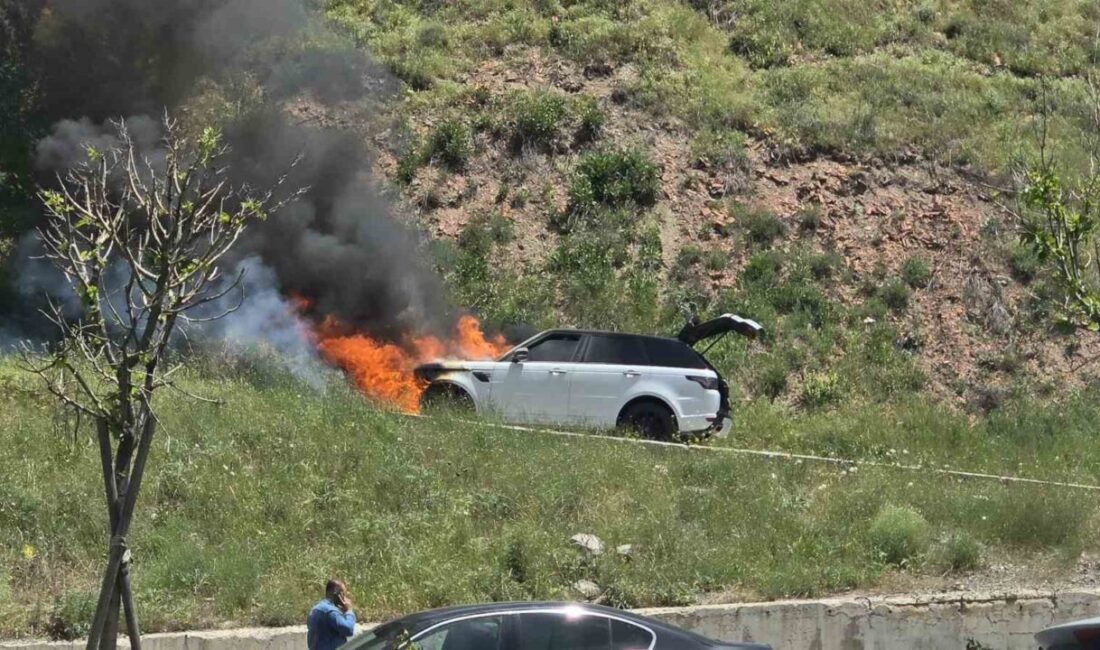 Ankara'nın Çankaya ilçesinde bir cip alev alev yanarak kullanılamaz hale