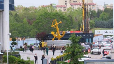 Ankara'da etkili olan fırtınada Tesla Bayii'nin çatısı uçtu. Can kaybı