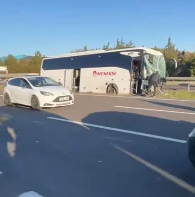 Ankara dönüşü bariyerlere çarpan Menekşe Tur otobüsünde 4 öğrenci yaralandı.