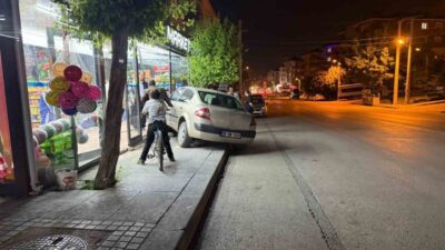 Sincan ilçesindeki kaza sonucunda otomobil markete girdi. Yaralanan olmazken, polis
