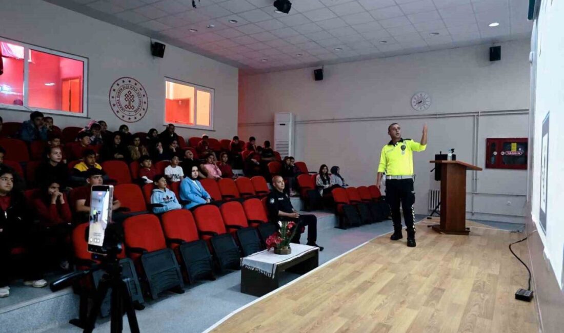 Evren İlçe Emniyet Müdürlüğü Trafik Büro ekipleri, Karayolu Trafik Haftası'nda