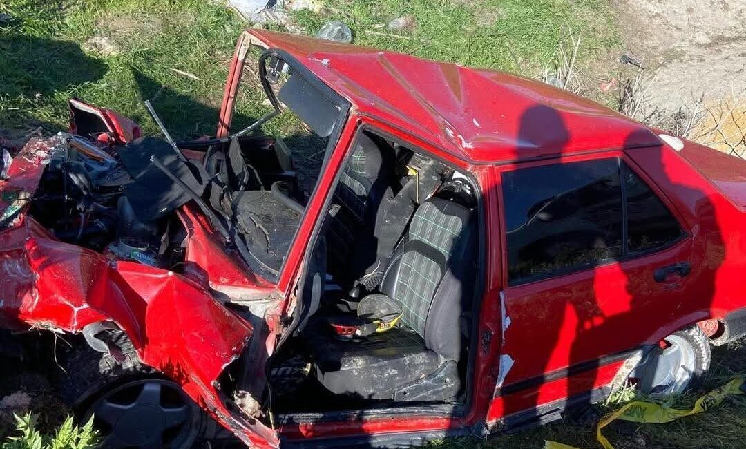 Ankara'nın Beypazarı ilçesinde Fiat Tofaş marka otomobilin şarampole devrilmesi sonucu