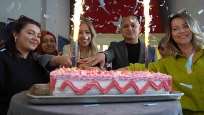 Kırıkkale Belediyesi tarafından düzenlenen Anneler Günü etkinliğinde anneler çocuklarıyla boyama