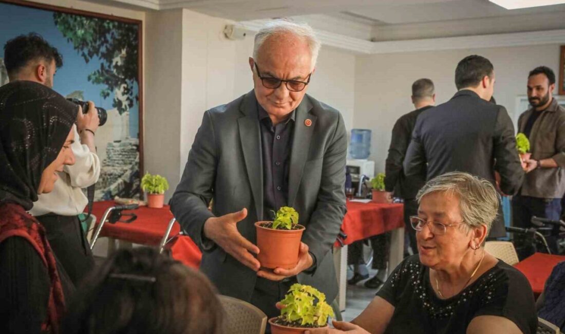 Keçiören Belediyesi'nin Gönül Köşkü Huzurevi'nde Anneler Günü kutlaması coşkuyla gerçekleşti.