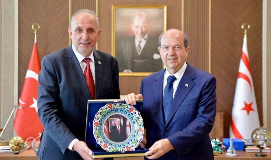 Kütahya'nın Aslanapa Belediye Başkanı Necati Kulik, Teknofest'te öğrencileri ve öğretmenleriyle