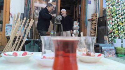 Kırşehir'de Kurban Bayramı'na günler kala bıçak bileyicilerinde yoğun mesai var.