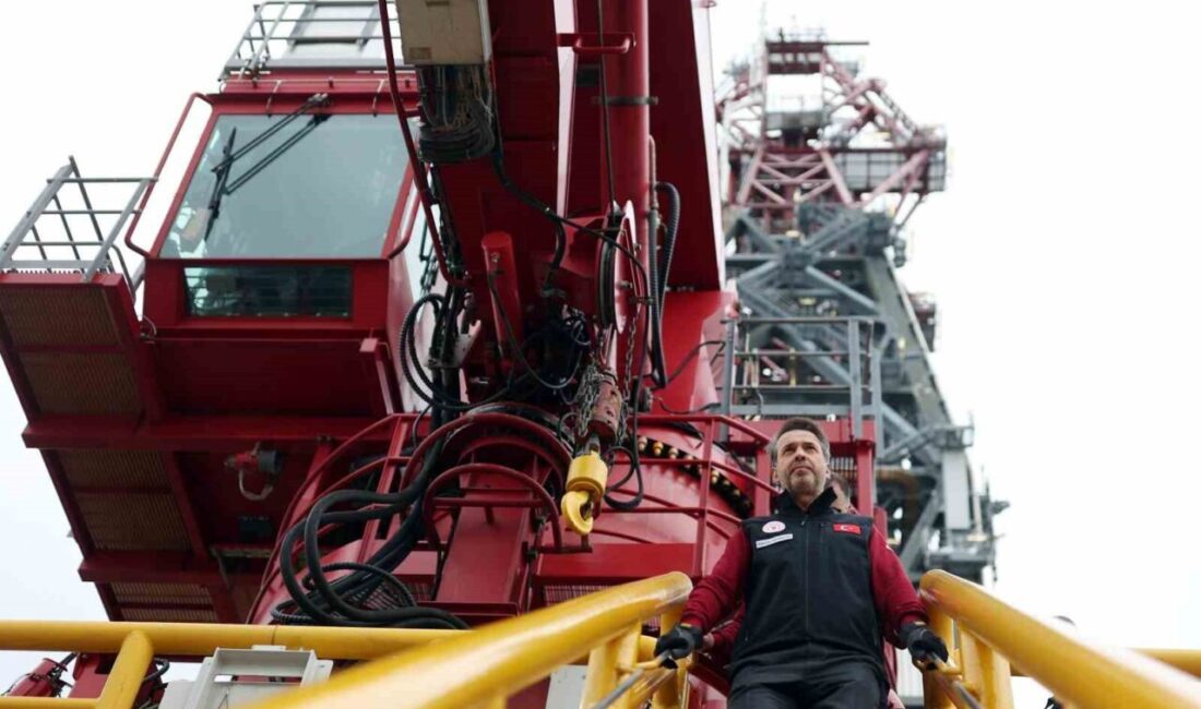 Enerji ve Tabii Kaynaklar Bakanı Alparslan Bayraktar, Karadeniz'de faaliyet gösteren
