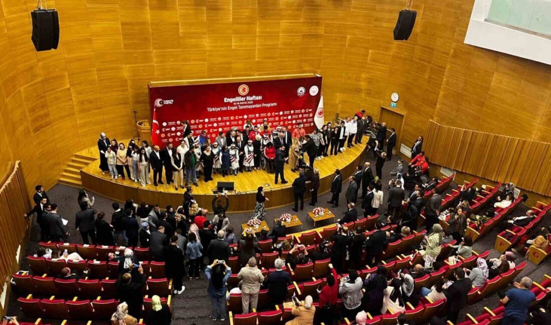 Aile ve Sosyal Hizmetler Bakanı Mahinur Özdemir Göktaş, engelli kamu