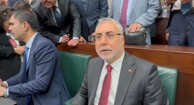 Çalışma ve Sosyal Güvenlik Bakanı Vedat Işıkhan, ev hanımlarına emeklilik
