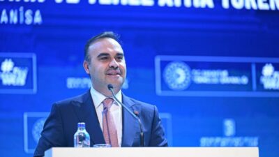 Sanayi ve Teknoloji Bakanı Mehmet Fatih Kacır, OSB'lerde kurulacak lojmanlarla