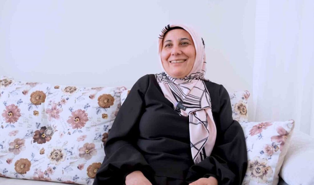 Bakan Kurum, Tozkoparan Kentsel Dönüşüm Projesi'nde yeni evlerine kavuşan Kenan