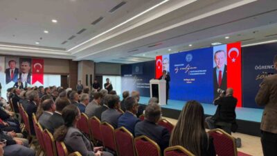 Milli Eğitim Bakanı Yusuf Tekin, gençlerin ülke tarihini ve demokrasiyi