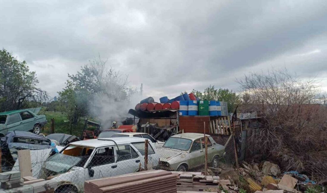 Gölbaşı'ndaki sanayide çıkan yangın, boş varillerin genleşip patlamasıyla kısa sürede