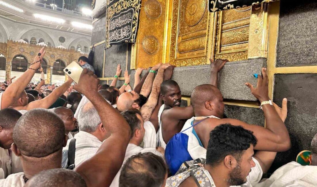 Müslümanların hac vazifesi için Mekke'ye akın ettiği bu sene, Kabe-i
