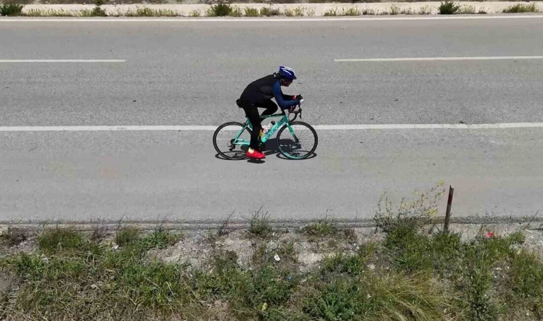 Çanakkale’den aldığı şehitlik toprağını Samsun’a ulaştırmak için pedal çeviriyor: 900 kilometreyi geride bıraktı Çanakkale'den bisikletle yola çıkan