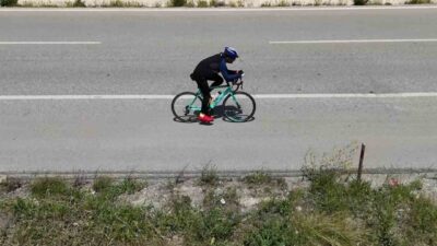 Çanakkale'den bisikletle yola çıkan Murat Tecimen, şehitliklerden aldığı toprağı ve