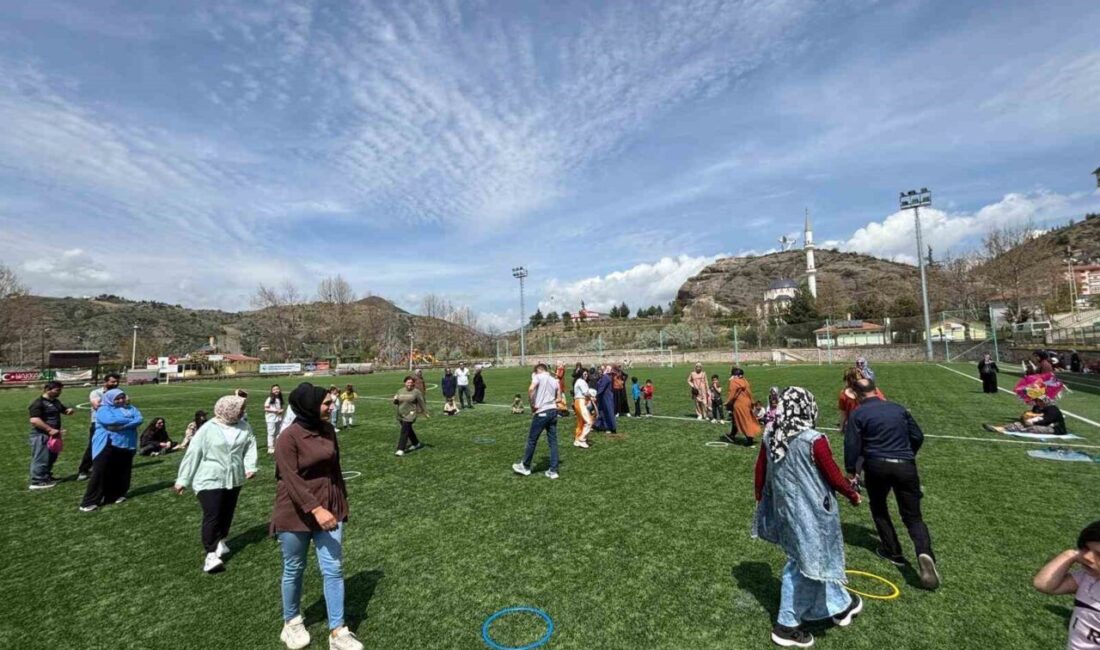 Çocuklar ve aileleri stadyumda buluştu, oyun oynayarak eğlendi Çorum'un İskilip ilçesinde Misak-ı