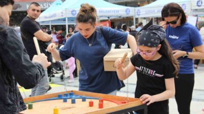Çorum'da düzenlenen "Büyük Aile Festivali"nde aileler çocuklarıyla birlikte eğlenceli etkinliklerle