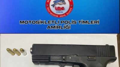 Çorum'da yapılan polis operasyonunda 4 aranan şahıs yakalandı. Kontrollerde 11
