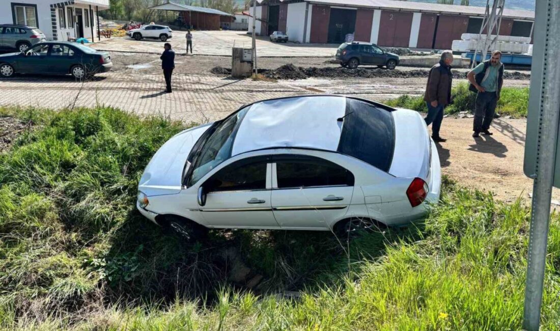 Çorum’da otomobil menfeze düştü: 1 yaralı Sungurlu, Çorum'da menfeze düşen