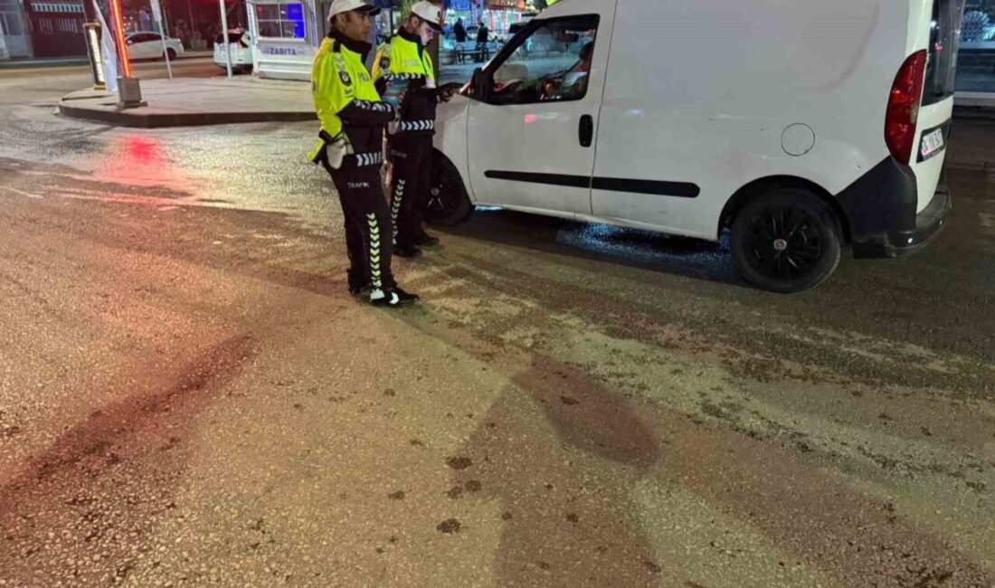 Çorum’da polis ekiplerinden ehliyet kemeri uygulaması Çorum'un Alaca ilçesinde polis