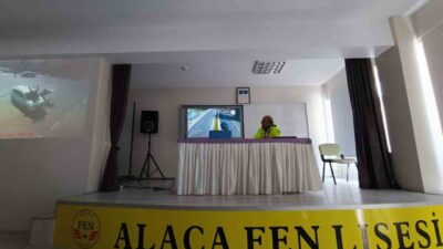 Alaca'da düzenlenen motosiklet kazalarını önleme seminerine öğrenciler yoğun ilgi gösterdi.