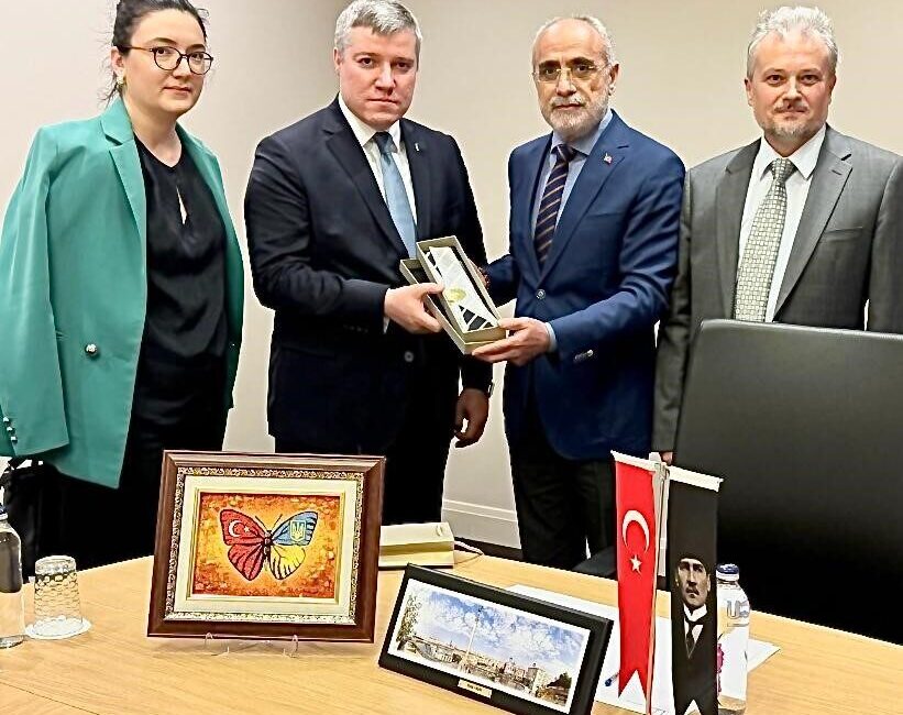 Cumhurbaşkanı Başdanışmanı Yalçın Topçu, Ukrayna Maslahatgüzarı ve Müsteşarını kabul ederek