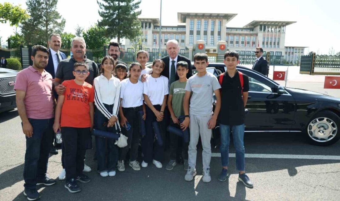 Cumhurbaşkanı Erdoğan, Adıyamanlı çocuklarla 15 Temmuz Şehitler Anıtı’nda buluştu Cumhurbaşkanı Recep Tayyip Erdoğan,