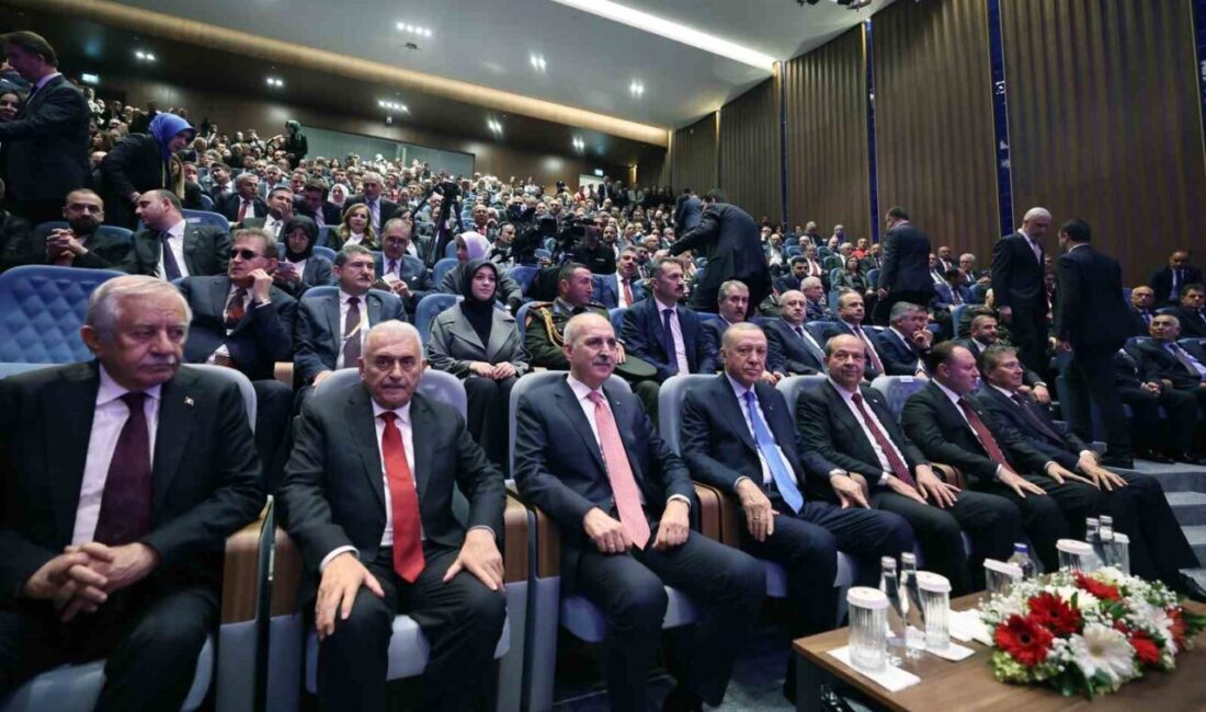 Cumhurbaşkanı Erdoğan, KKTC Cumhuriyet Yerleşkesi'nin açılış töreninde bir arada tutan