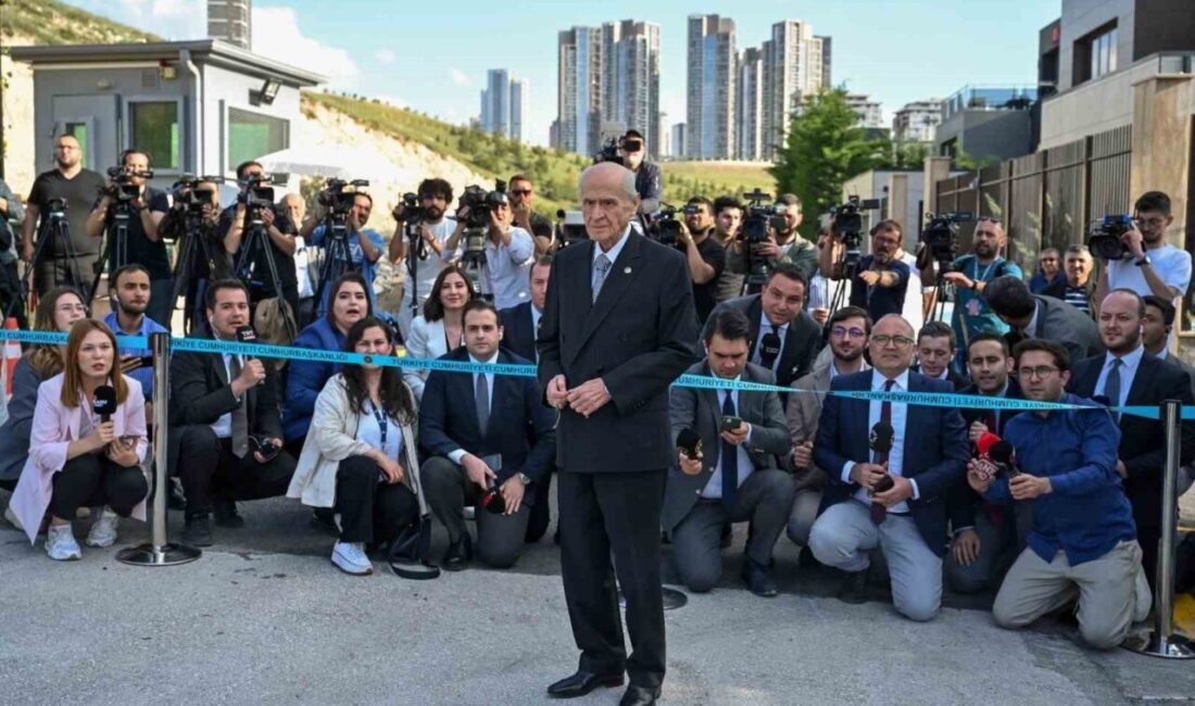 Cumhurbaşkanı Erdoğan, MHP lideri Bahçeli'yi ziyaret etti. Görüşme konuttaydı ve