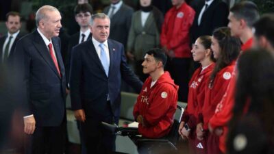 Cumhurbaşkanı Erdoğan, gençlerle buluştuğu programa, "Terörsüz Türkiye'yi hedefliyoruz" diyerek Türkiye'nin