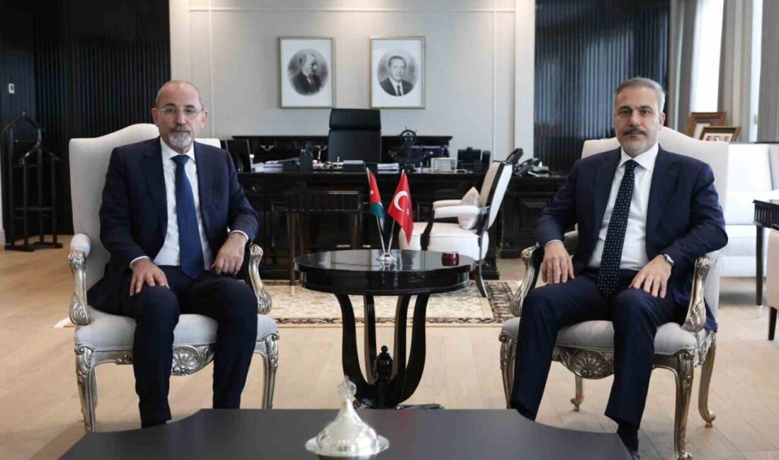 Hakan Fidan, Ürdün Dışişleri Bakanı Eymen es-Safedi'yi Ankara'da kabul etti.