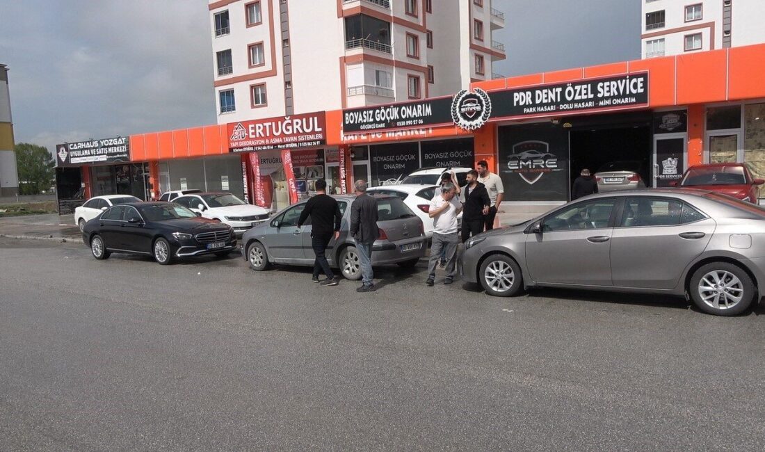 Yozgat'ta etkili dolu yağışı araçlarda hasara yol açtı. Araç sahipleri