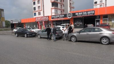 Yozgat'ta etkili dolu yağışı araçlarda hasara yol açtı. Araç sahipleri